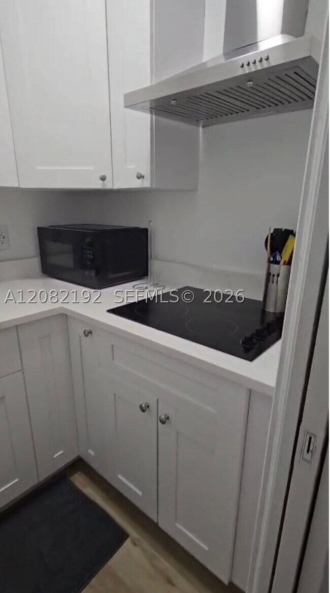 Foto del edificio - 5600 NW 76th Pl