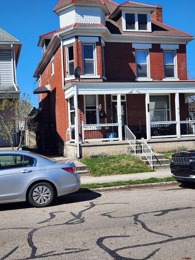 Victorian home on quiet street with second floor walk up apartment - 71 Martin Ave