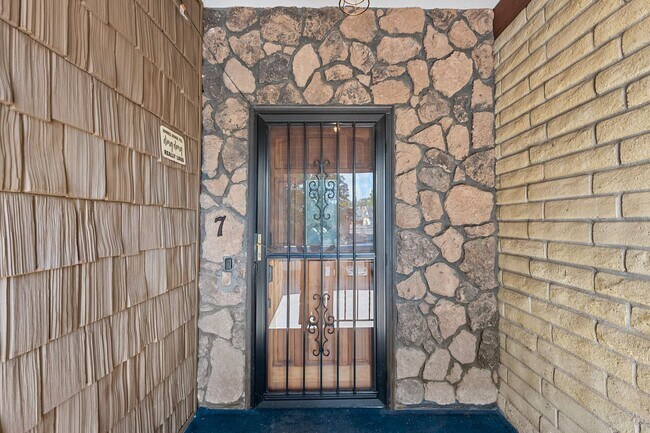 Foto del edificio - 1716 N Pettet Dr