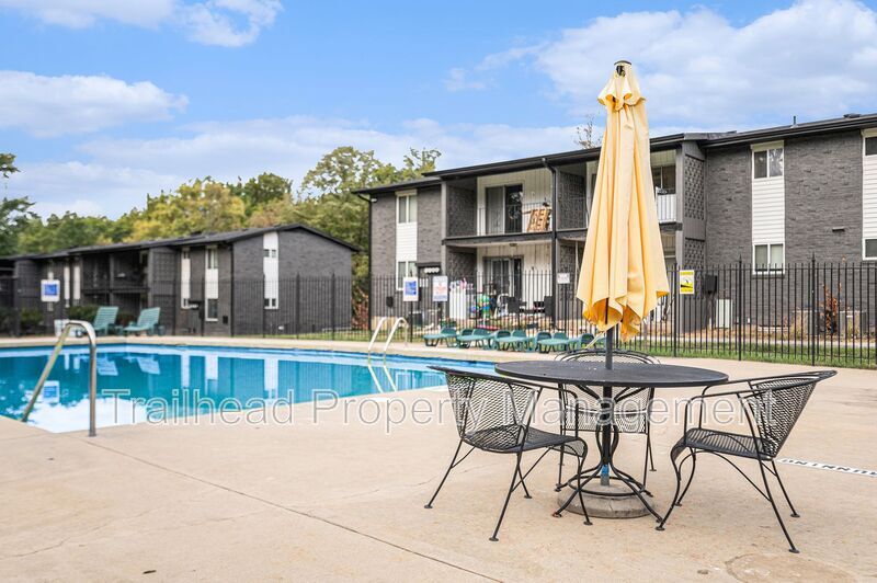 Foto principal - 8316 Robinson St