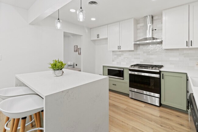 Kitchen - 601 Dover Dr