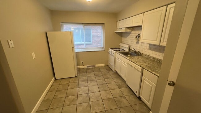 Building Photo - 448 Eichelberger St