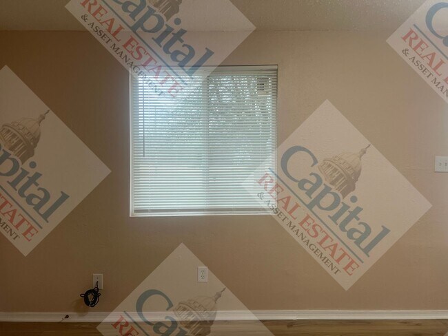 Building Photo - Charming 3 Bedroom