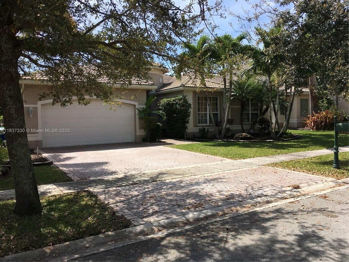 Primary Photo - 18580 SW 44th St