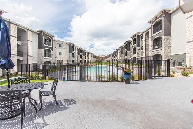 Building Photo - Oak View Apartments