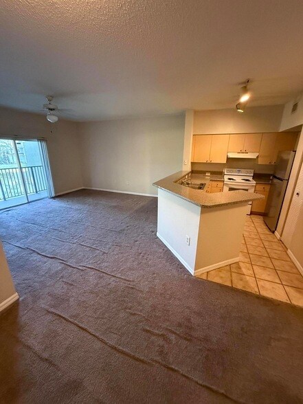 Foto del edificio - 280 Crestwood Cir