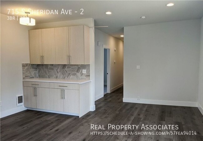 Building Photo - 715 S Sheridan Ave