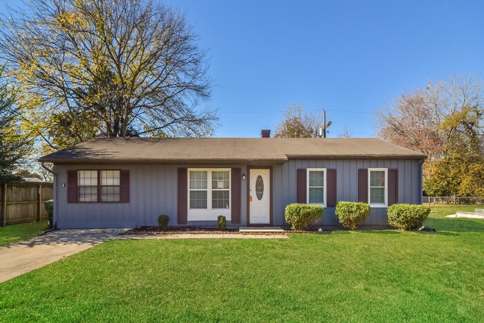 Foto principal - 2115 Fernbrook Dr NE