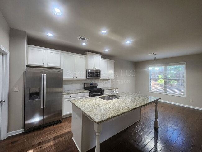 Building Photo - 1919 Briarcliff Wy