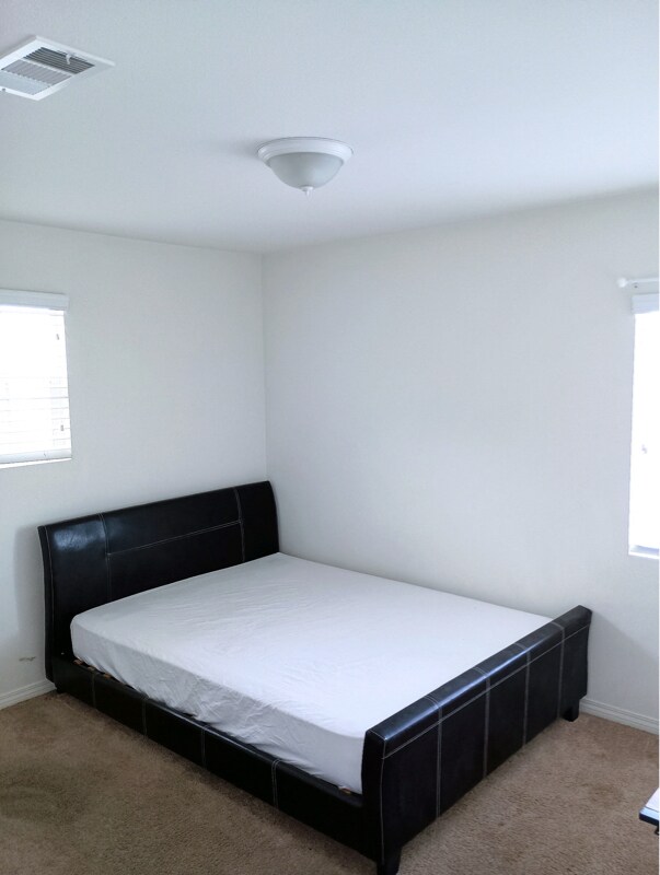 Foto principal - 14925 Shoreham St