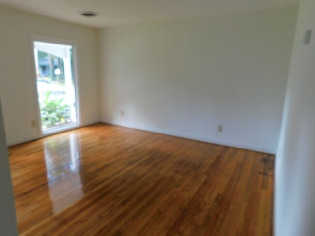 Foto del edificio - Brick Ranch in Oxford Heights Subdivision