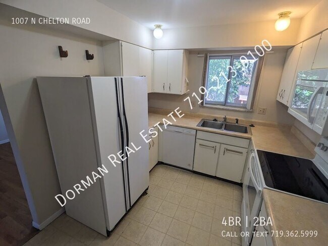 Building Photo - Spacious home Centrally located close to e...