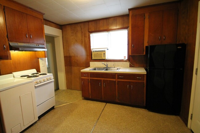 Foto del edificio - Exclusively Offered by Muse Realty, LLC