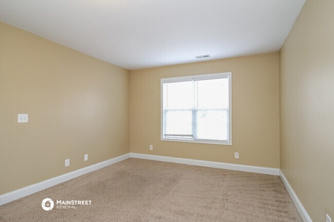 Building Photo - 2708 Stafford St