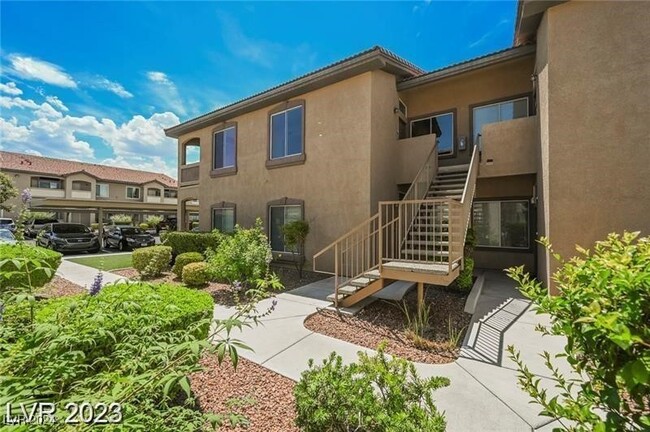 Building Photo - 2305 W Horizon Ridge Pkwy