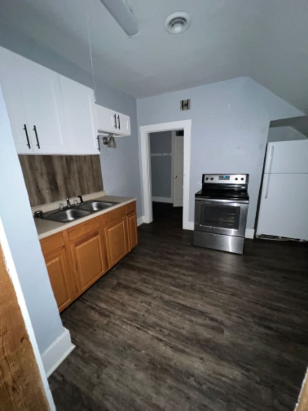 Building Photo - 133 Defiance Ave