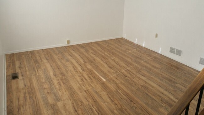 Sala de estar - 321 Laporte Ct