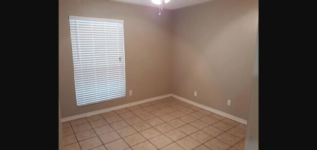 Building Photo - 1302 Palisades Dr