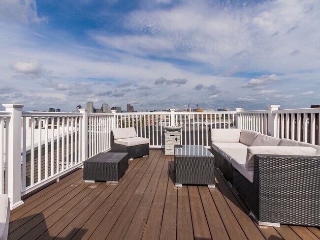 Foto del edificio - 421 E 3rd St