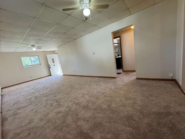 Foto del edificio - "Charming 2-Bedroom Oasis in Springfield with Spacious Comfort!"