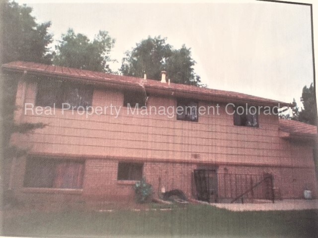 Building Photo - 619 Goss Dr