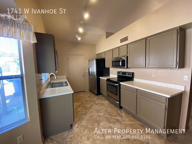 Building Photo - Beautiful renovated Chandler home!