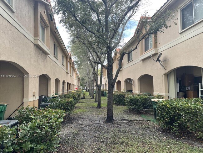 Foto del edificio - 8835 S Isles Cir