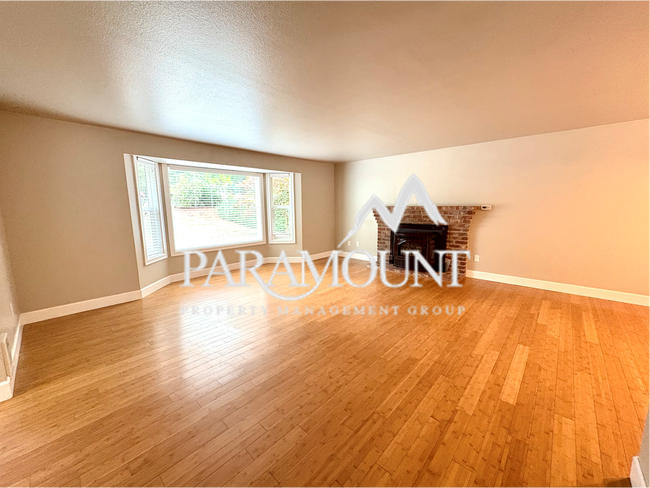 Photo - 3 Bed 3 Bath in Mayvolt Hills! House