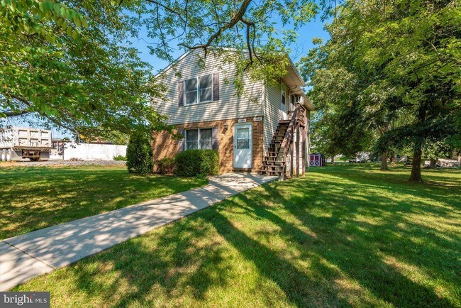 Foto del edificio - 13841 Weaver Ave