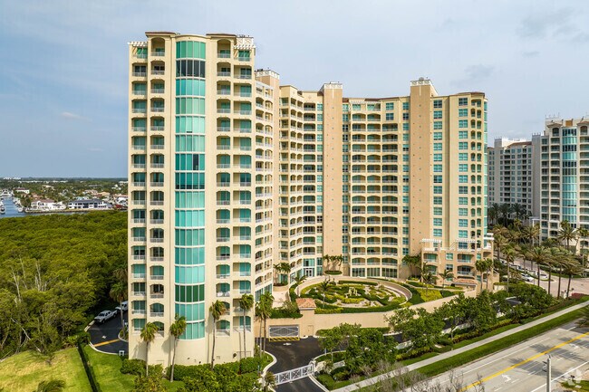 Foto del edificio - Birghton Beach Condos