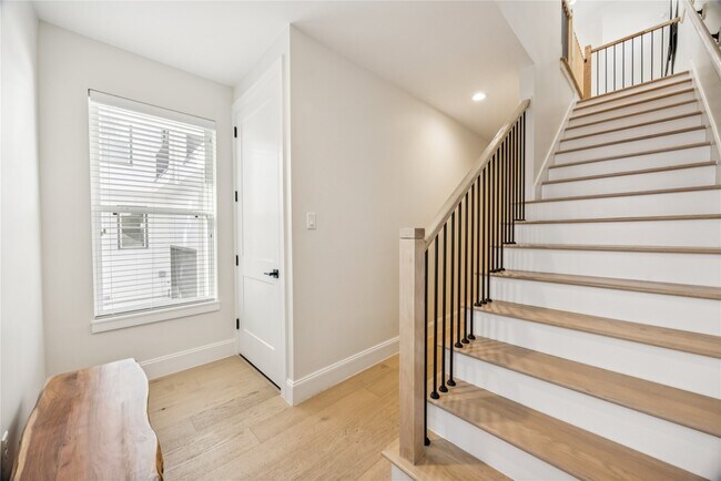 Foto del edificio - 1127 W 16th St