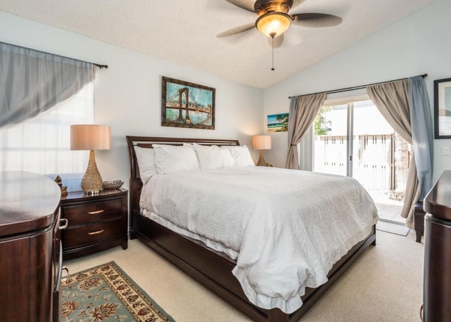 Building Photo - 20 Commodore Pl