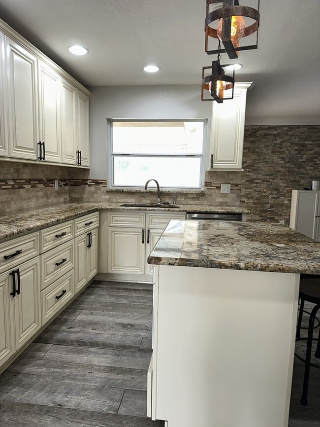 Building Photo - COUNTRY PLACE POOL HOME ON CUL-DE-SAC LOT