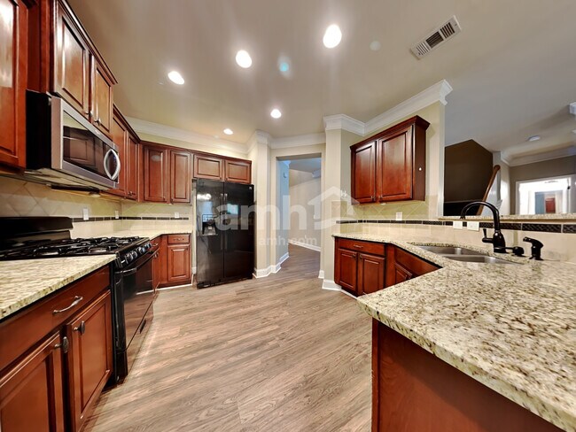 Building Photo - 531 Crestmont Ln