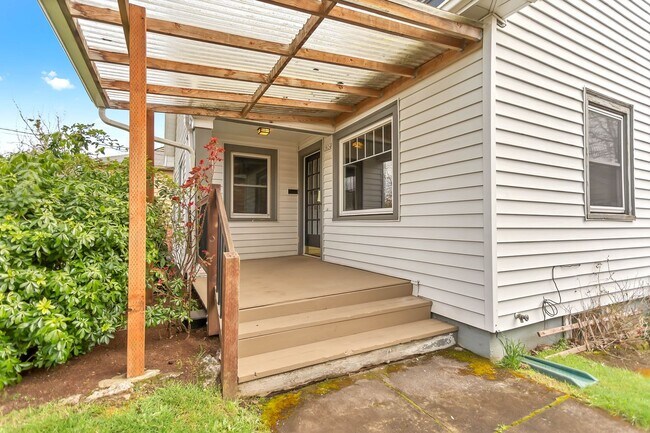 Building Photo - 4br/1ba Home in SE Portland