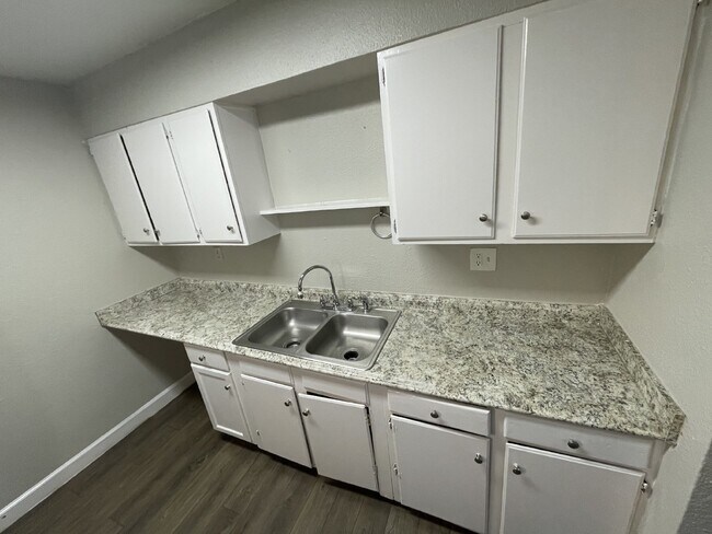 Foto del edificio - Two bedroom, 1 bathroom apartment