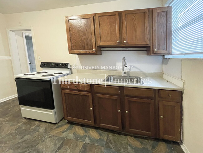 Building Photo - 485 E 44th St