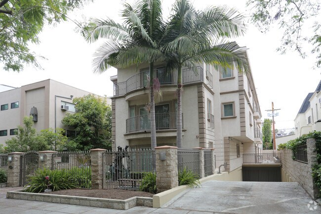 Building Photo - 338 N Palm Dr