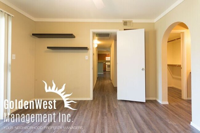 Foto del edificio - Beautiful 2Bdm 2Ba Condo at the Base of North Mountain Preserve!