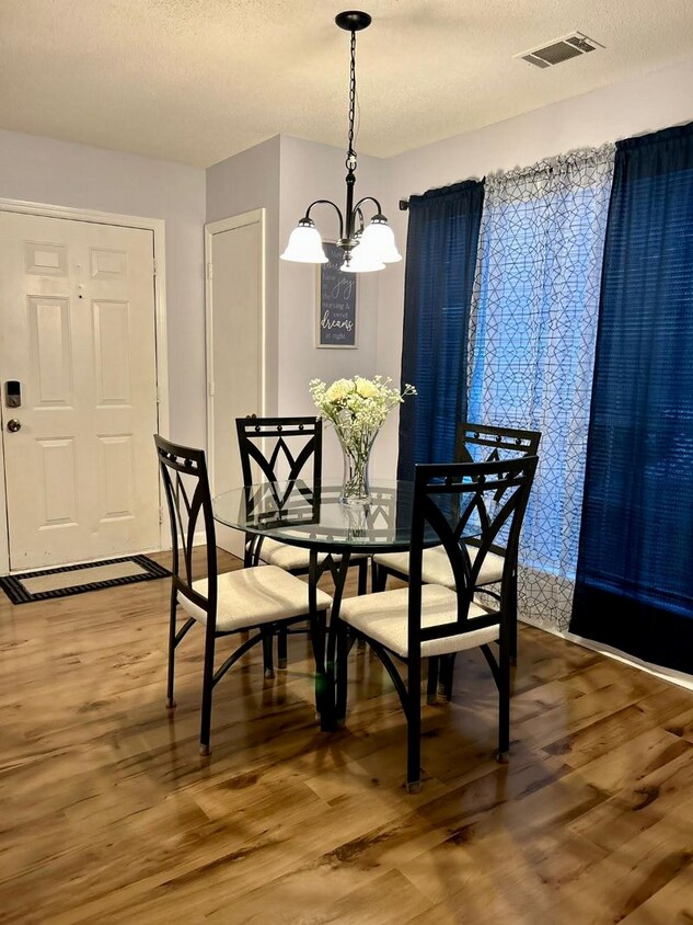 Foto principal - 1401 King George Blvd
