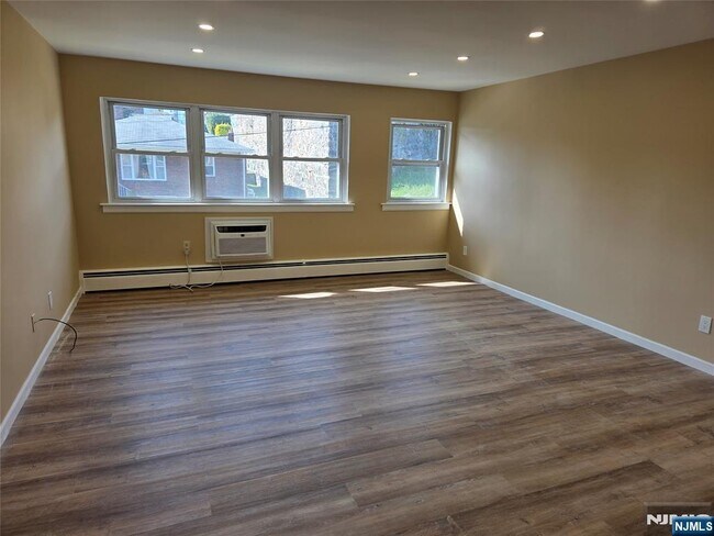 Foto del edificio - 1628 Valley 2A Vly