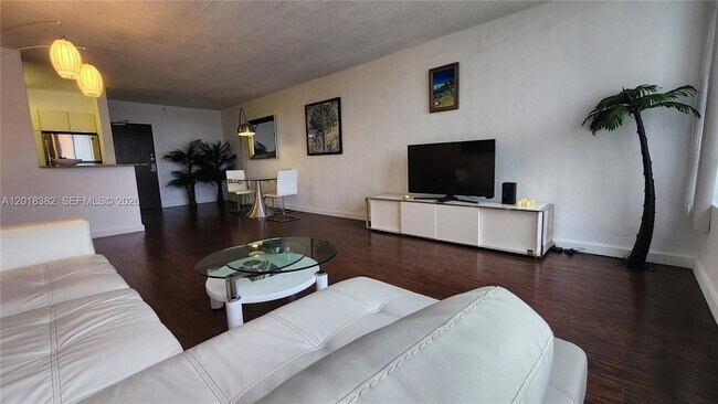 Foto del edificio - 1500 Bay Rd