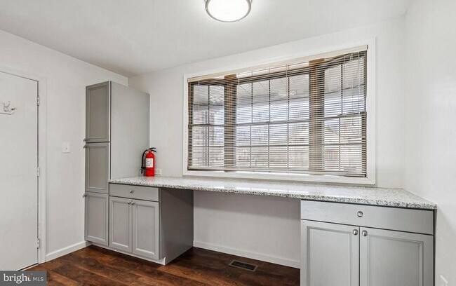 Foto del edificio - 715 Cooper Landing Rd