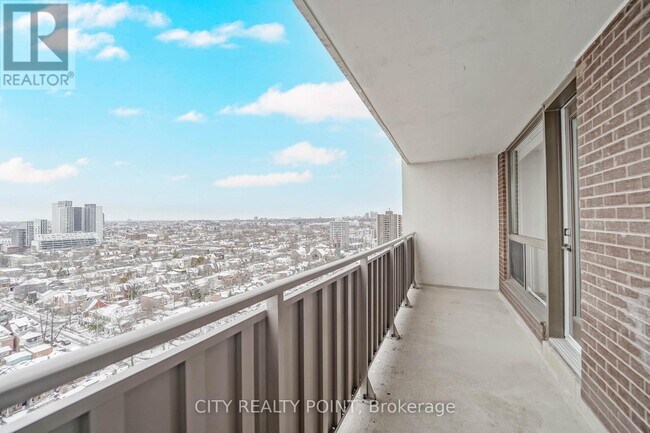 Photo du bâtiment - 666 Spadina Ave.