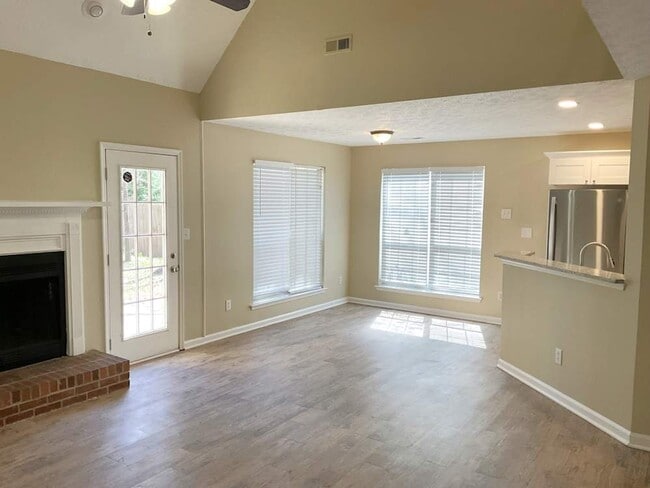 Building Photo - 554 Horseshoe Cir