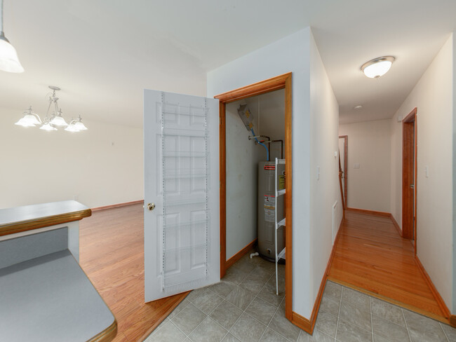 Building Photo - 320 Burr Dr