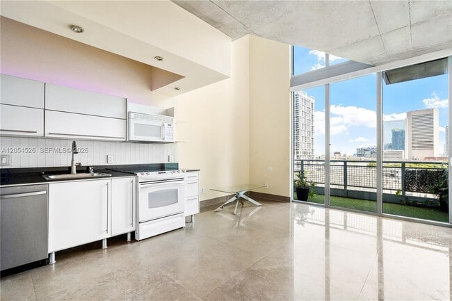 Foto del edificio - 690 SW 1st Ct