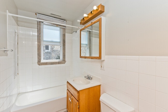 Building Photo - 3830 N Troy St