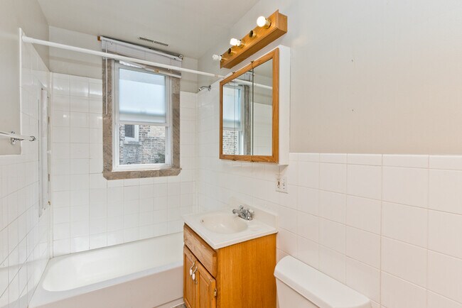 Foto del edificio - 3830 N Troy St