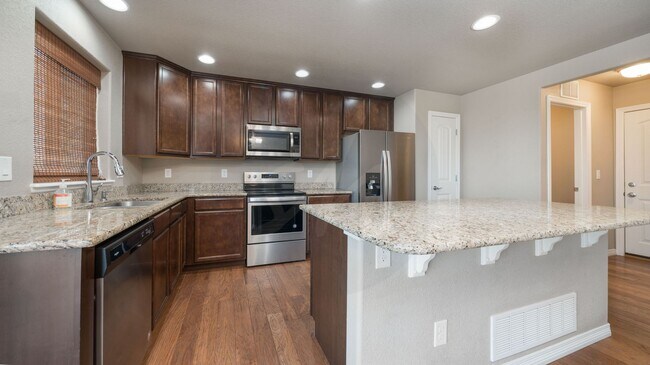 Building Photo - Lovely Three Bedroom Home with Mountain Views